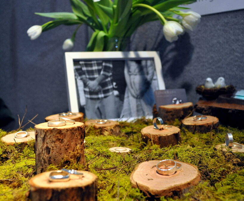 Epheriell at the Wedding Expo. An eco sterling silver fest – with moss! And tulips!
