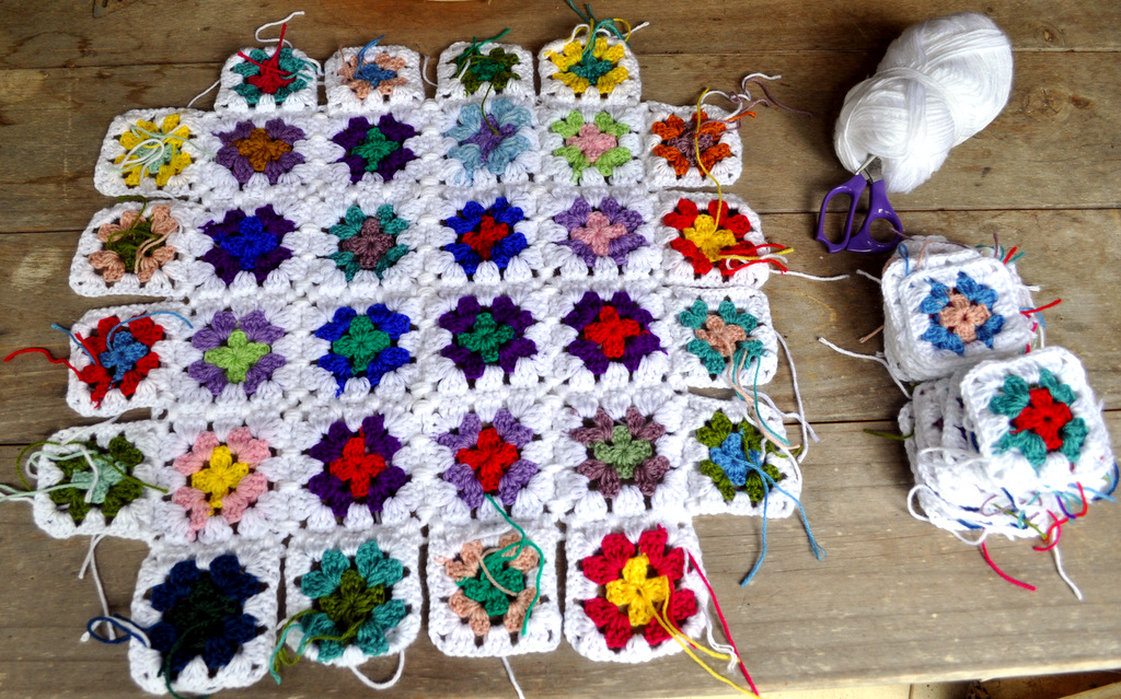 Progress Report : My ‘White and Bright’ crochet blanket.